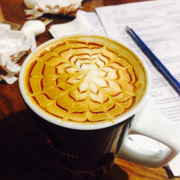 Photo taken at Gloria Jean&#39;s Coffees by Simge K. on 4/13/2016