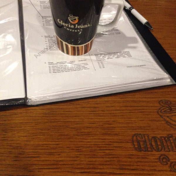 Photo taken at Gloria Jean&#39;s Coffees by Simge K. on 5/5/2016