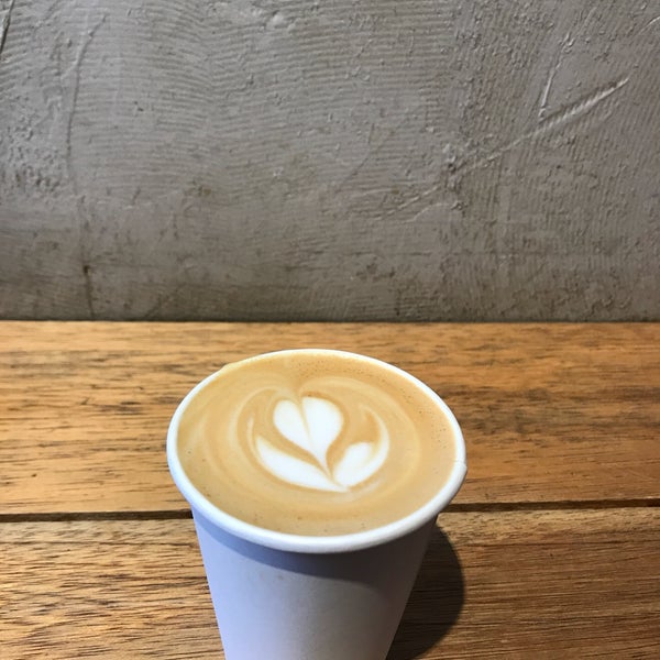 4/19/2017 tarihinde Rachel T.ziyaretçi tarafından Spitfire Coffee'de çekilen fotoğraf