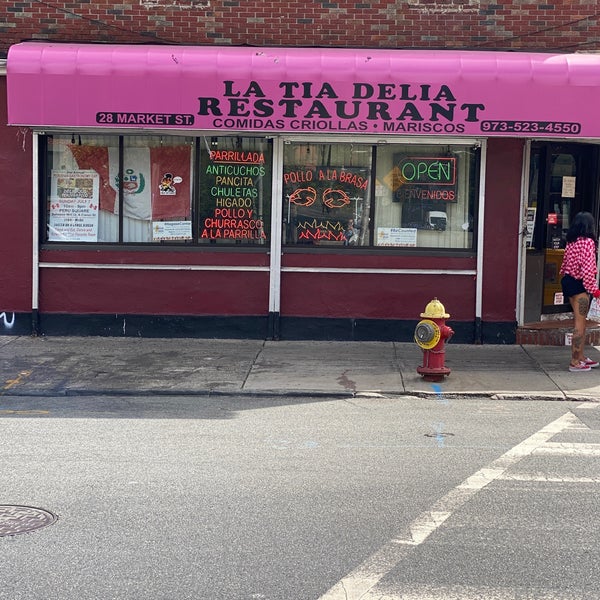 La Tia Delia Downtown Paterson'da Latin Amerika Restoranı