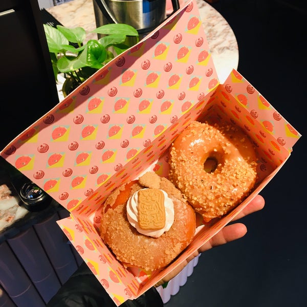 Foto tirada no(a) brammibal&#39;s donuts por Dave A. em 12/21/2019