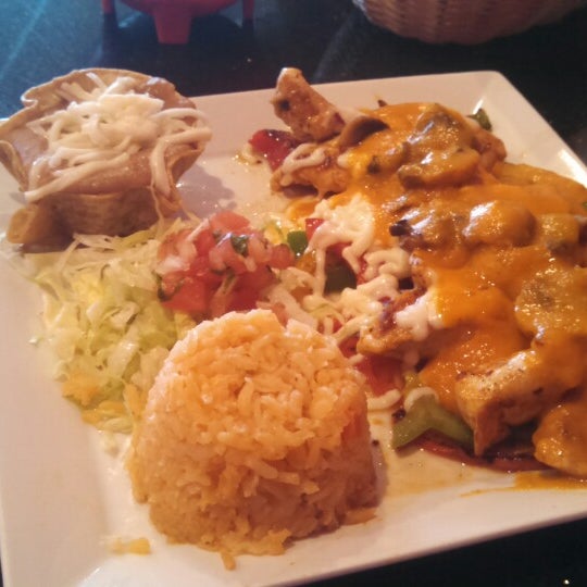 Снимок сделан в Sammy&#39;s Mexican Grill пользователем Becky H. 3/19/2015
