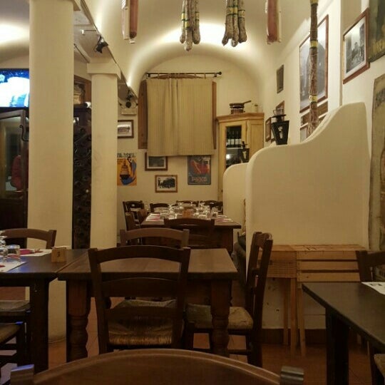 Lambrusco Crescentine Tigelle San Donato Bologna Emilia Romagna