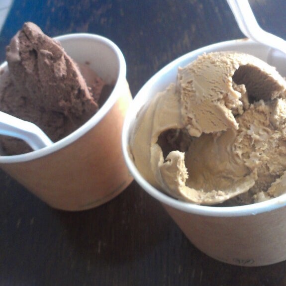Foto diambil di The Evergreen Ice Cream Co. oleh Frank D. pada 5/4/2013