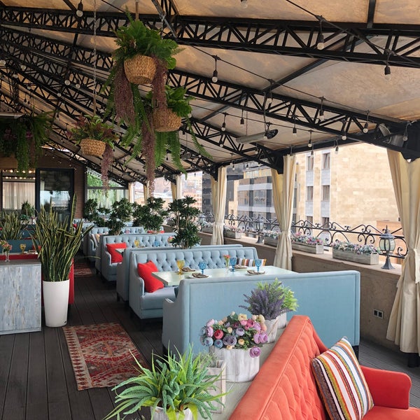 รูปภาพถ่ายที่ Montmartre Restaurant &amp; Cafe &amp; Bar โดย Tatevik Z. เมื่อ 4/5/2022