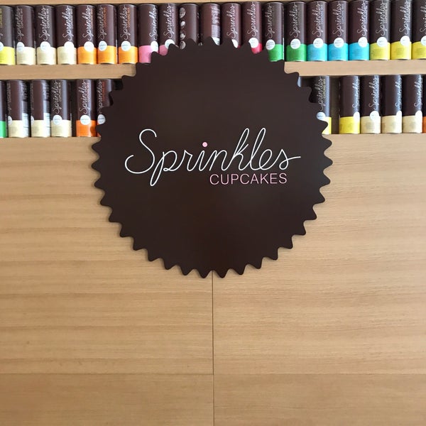 Photo taken at Sprinkles New York - Brookfield Place by S F. on 8/26/2017