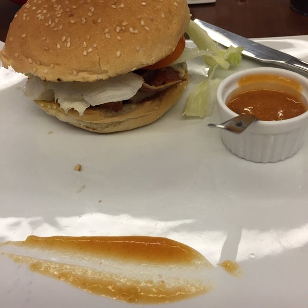 Foto diambil di My Burger oleh Alanna M. pada 12/14/2015