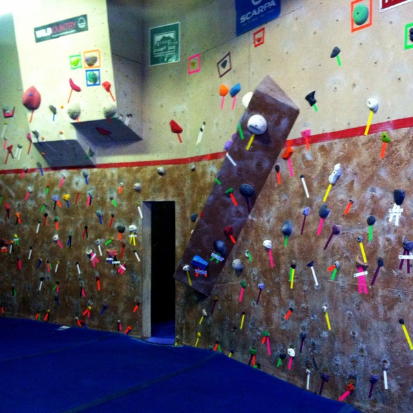 รูปภาพถ่ายที่ Doylestown Rock Gym &amp; Adventure Center โดย Doylestown Rock Gym &amp; Adventure Center เมื่อ 4/15/2014