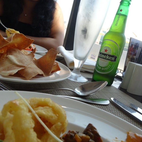 9/6/2014 tarihinde Thisara D.ziyaretçi tarafından Selections Restaurant'de çekilen fotoğraf