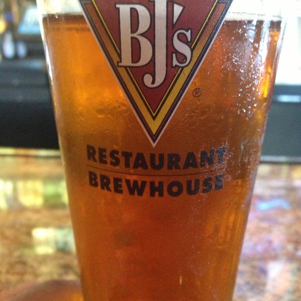 Снимок сделан в BJ&#39;s Restaurant &amp; Brewhouse пользователем Chris A. 4/26/2013