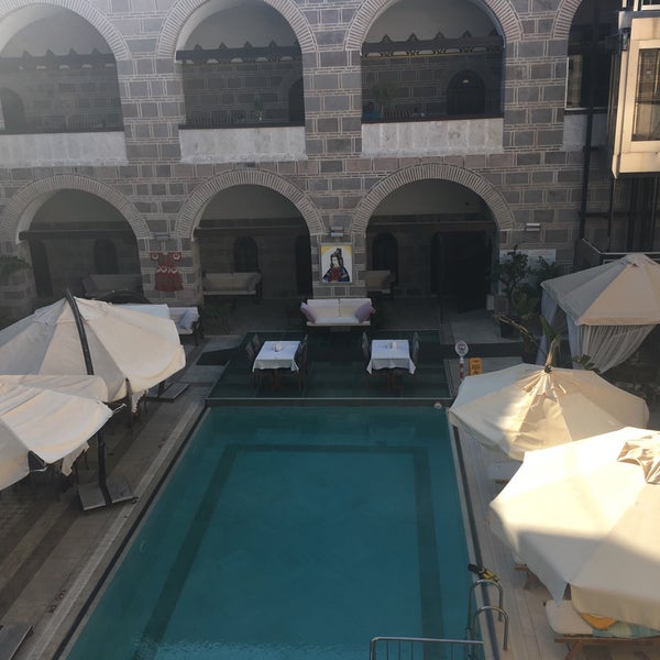 Photo taken at Kanuni Kervansaray Historical Hotel by Hatice Ö. on 8/23/2017