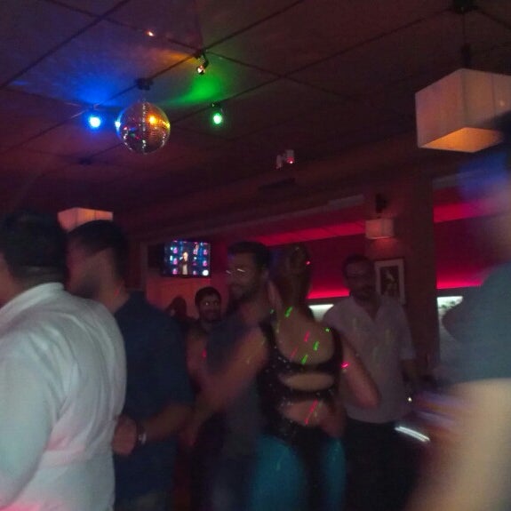 Das Foto wurde bei Latino Bar von Durmus D. am 6/12/2013 aufgenommen