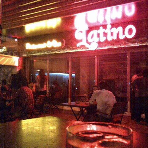 Foto tirada no(a) Latino Bar por Durmus D. em 4/24/2013