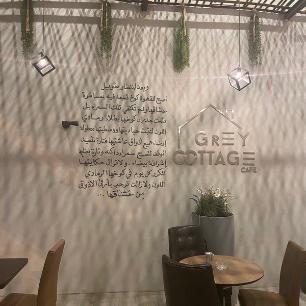 Foto diambil di GREY COTTAGE CAFE oleh Sultan pada 9/22/2021