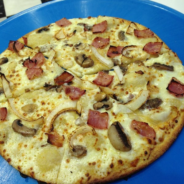 Пицца без муки рецепт. Domino's pizza карбонара. Пиццерия Аликанте. Domino's pizza фото карбонара. Любимая пицца Аликанте.