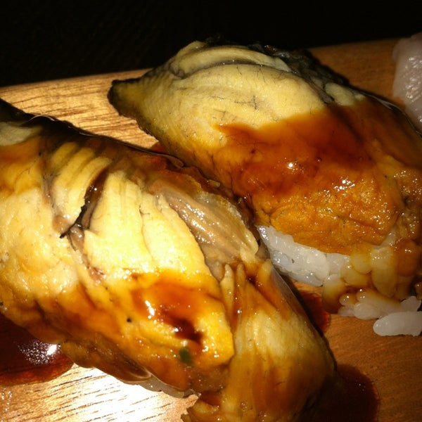 11/15/2013 tarihinde Wendy B.ziyaretçi tarafından Okura Robata Sushi Bar and Grill'de çekilen fotoğraf