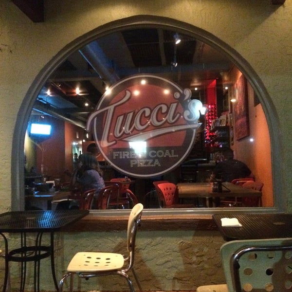 7/11/2014にElizabeth S.がTucci&#39;s Fire N Coal Pizzaで撮った写真