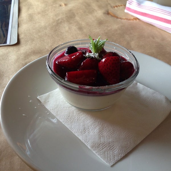 7/24/2013 tarihinde Lina B.ziyaretçi tarafından NiDo Caffe Italian Restaurant'de çekilen fotoğraf