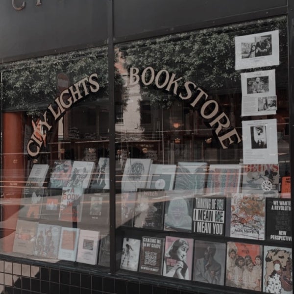 9/15/2021にHAがCity Lights Bookstoreで撮った写真