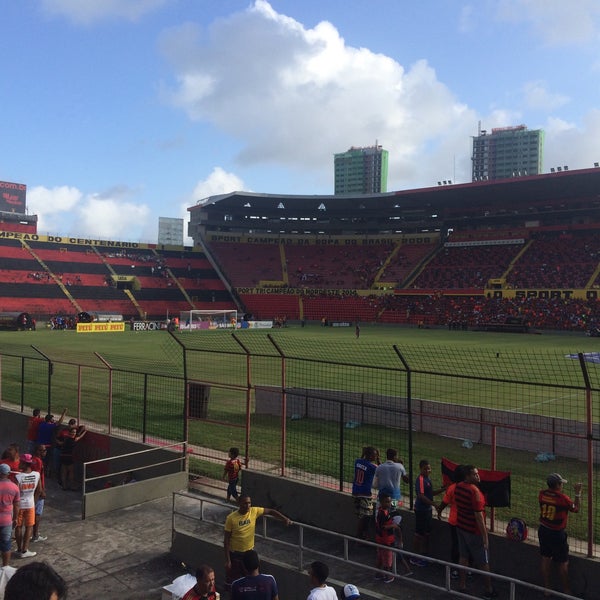 Photo taken at Estádio Adelmar da Costa Carvalho (Ilha do Retiro) by Jones F. on 4/21/2016