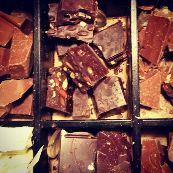 11/30/2014 tarihinde Olga S.ziyaretçi tarafından Львівська майстерня шоколаду / Lviv Handmade Chocolate'de çekilen fotoğraf