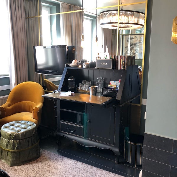 Das Foto wurde bei Sir Savigny Hotel, part of Sircle Collection von Charlotte Ø. am 4/16/2019 aufgenommen