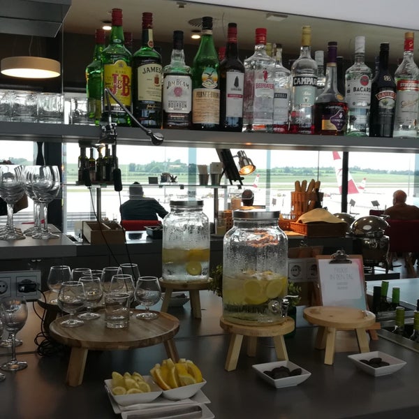 6/9/2019にPatt S.がAustrian Airlines Business Lounge | Non-Schengen Areaで撮った写真