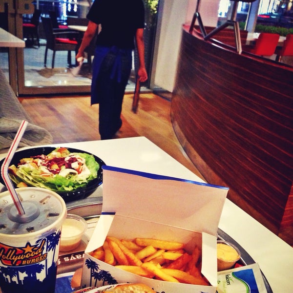 Photo taken at Hollywood Burger هوليوود برجر by Nora S. on 7/11/2015