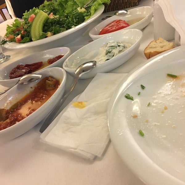 Photo taken at Ada Balık Restaurant by Büşraa on 6/27/2017