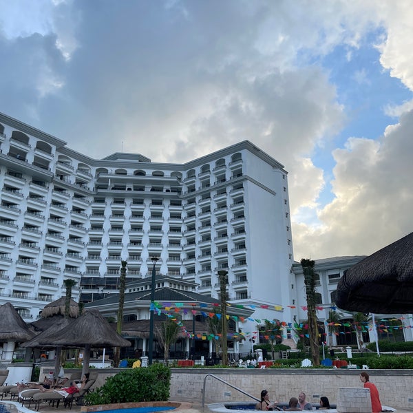 Photo taken at JW Marriott Cancun Resort &amp; Spa by Irina on 12/9/2021