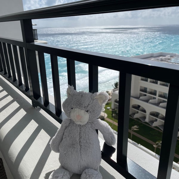 Photo taken at JW Marriott Cancun Resort &amp; Spa by Irina on 12/14/2021
