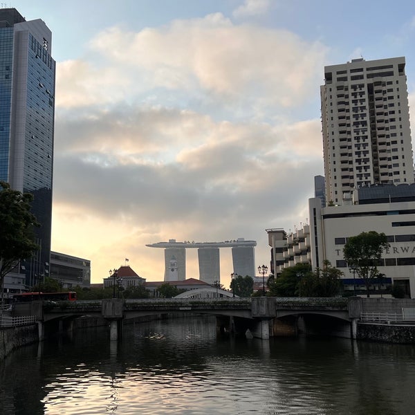 รูปภาพถ่ายที่ Singapore River โดย mike เมื่อ 3/30/2022
