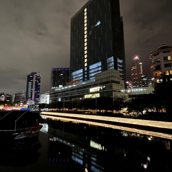 Foto diambil di Singapore River oleh mike pada 4/6/2022