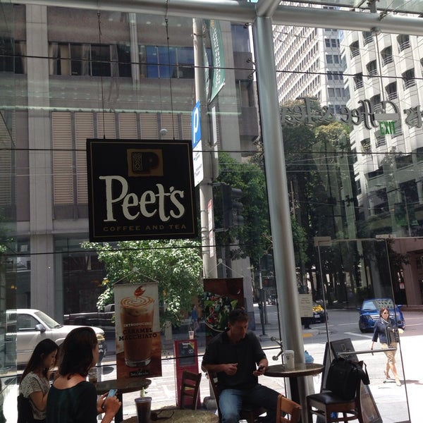 รูปภาพถ่ายที่ Peet&#39;s Coffee โดย Yuri K. เมื่อ 6/30/2014