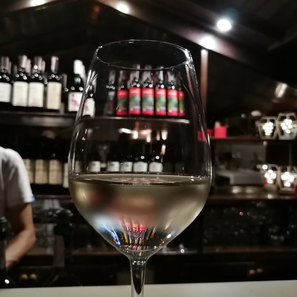 6/29/2019 tarihinde Iryna K.ziyaretçi tarafından Like a Local&#39;s wine bar'de çekilen fotoğraf