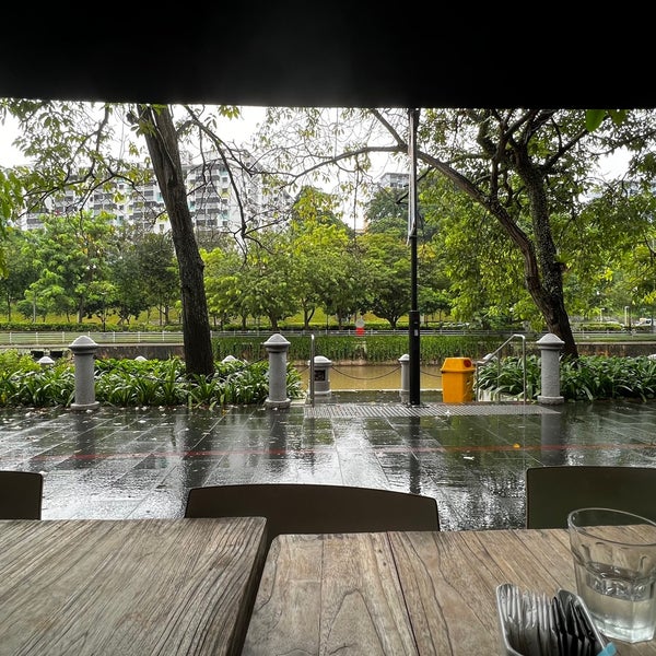 รูปภาพถ่ายที่ Singapore River โดย Claire . เมื่อ 4/21/2022