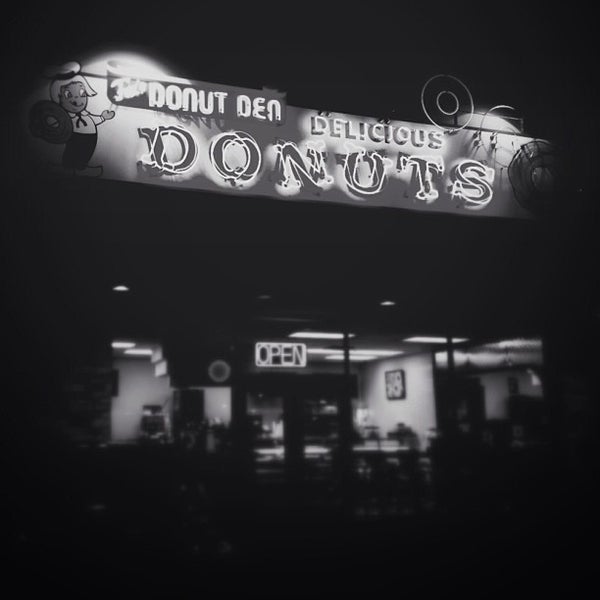 6/4/2013 tarihinde Blake S.ziyaretçi tarafından Donut Den'de çekilen fotoğraf