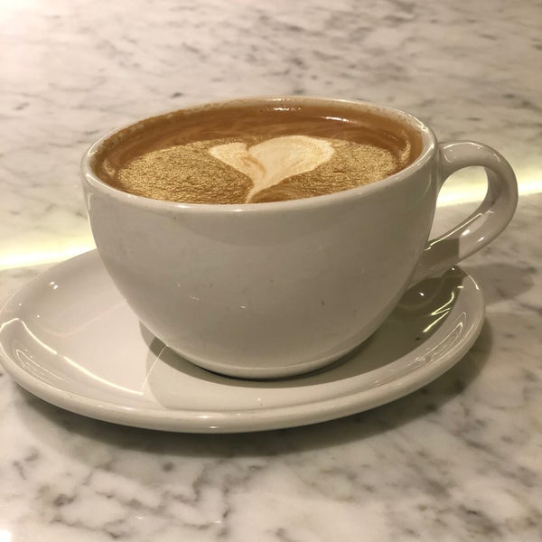 Photo taken at Blue Bottle Coffee by Haneen on 12/18/2019