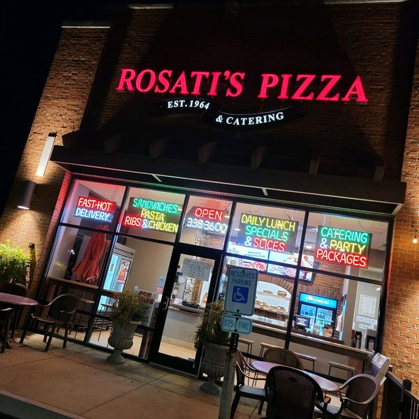 รูปภาพถ่ายที่ Rosati&#39;s Pizza โดย Keith K. เมื่อ 9/11/2021