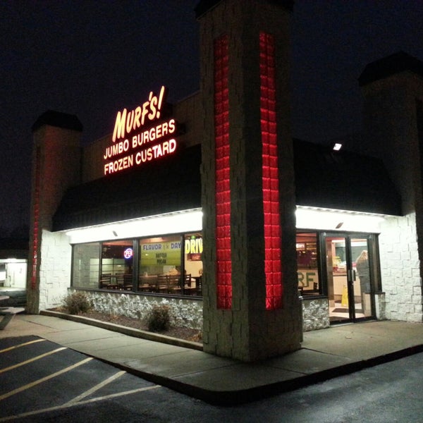 Foto tomada en MURF&#39;S Frozen Custard and Jumbo Burgers  por Keith K. el 12/13/2014
