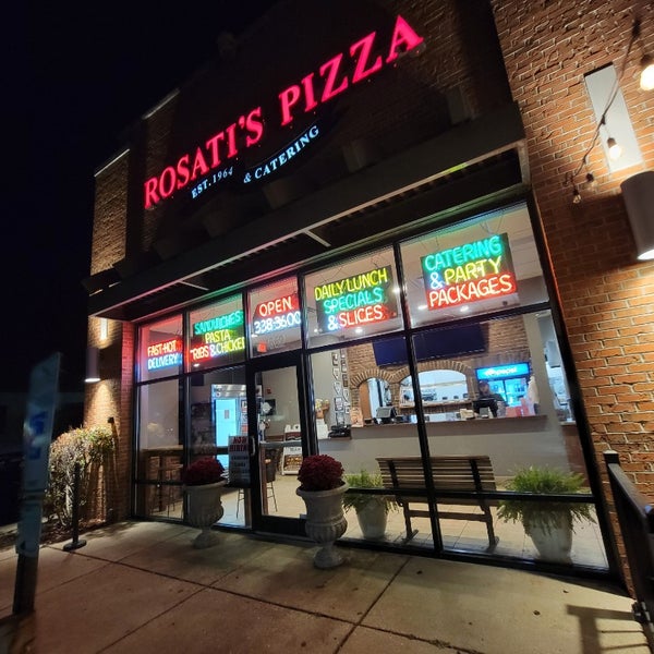 รูปภาพถ่ายที่ Rosati&#39;s Pizza โดย Keith K. เมื่อ 11/13/2022