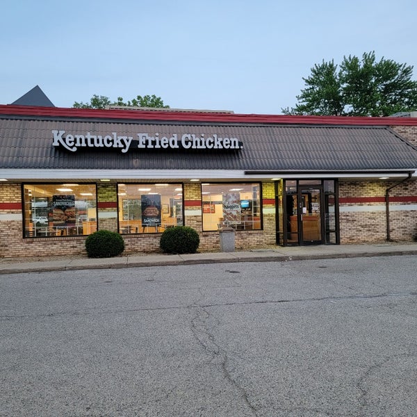 KFC Fried Chicken Joint in Crystal Lake