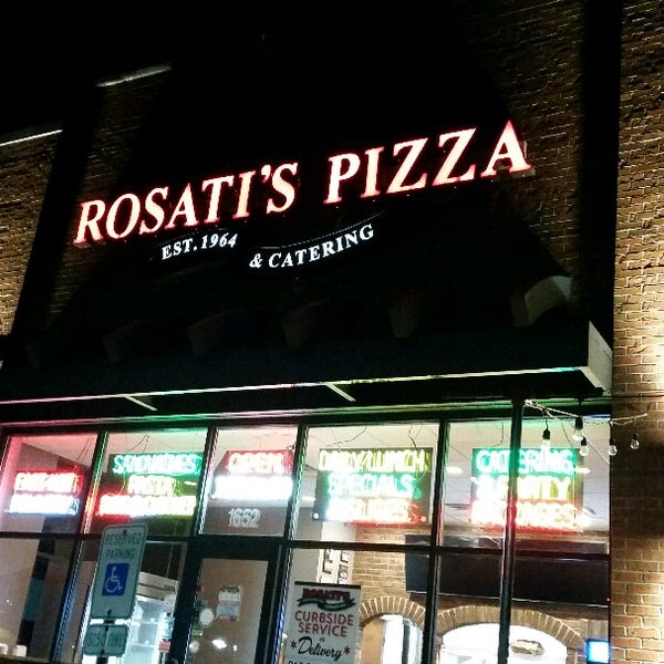รูปภาพถ่ายที่ Rosati&#39;s Pizza โดย Keith K. เมื่อ 11/27/2020