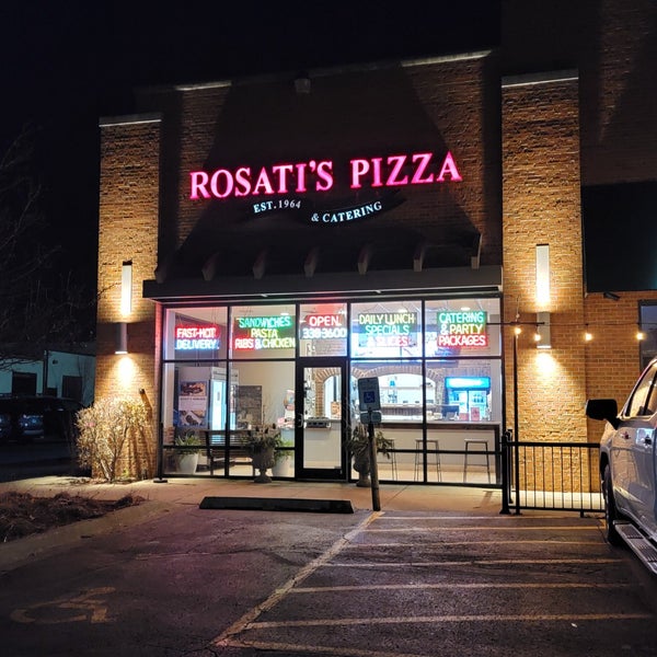 รูปภาพถ่ายที่ Rosati&#39;s Pizza โดย Keith K. เมื่อ 1/15/2023