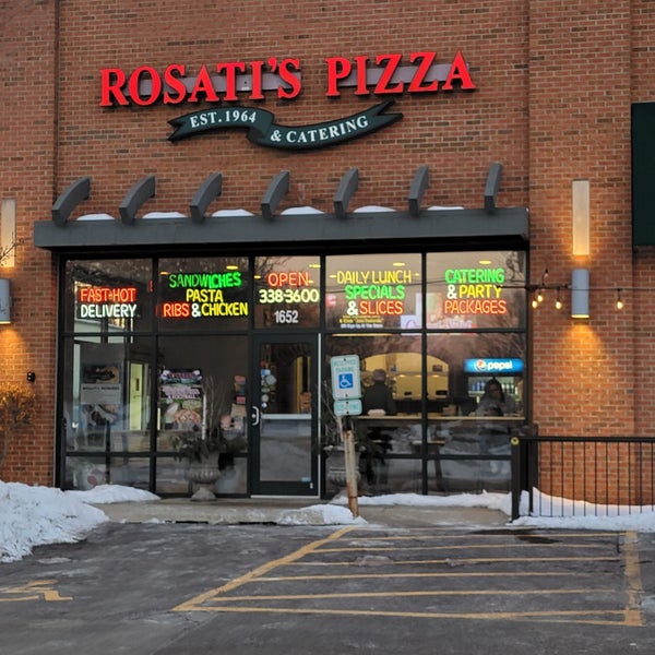 รูปภาพถ่ายที่ Rosati&#39;s Pizza โดย Keith K. เมื่อ 2/2/2023