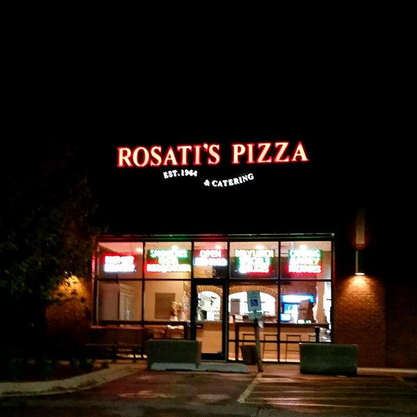 รูปภาพถ่ายที่ Rosati&#39;s Pizza โดย Keith K. เมื่อ 5/2/2017