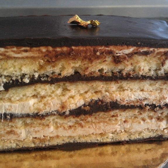 Foto tirada no(a) LeoNora Gourmet Bakery por Nebeyou em 4/25/2013
