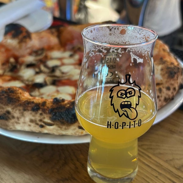 Foto tomada en Hopito Craft Beer &amp; Pizza  por Dror T. el 3/25/2024