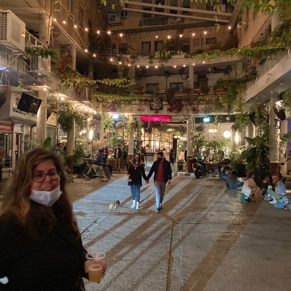 Sandra romain in Tel Aviv-Yafo