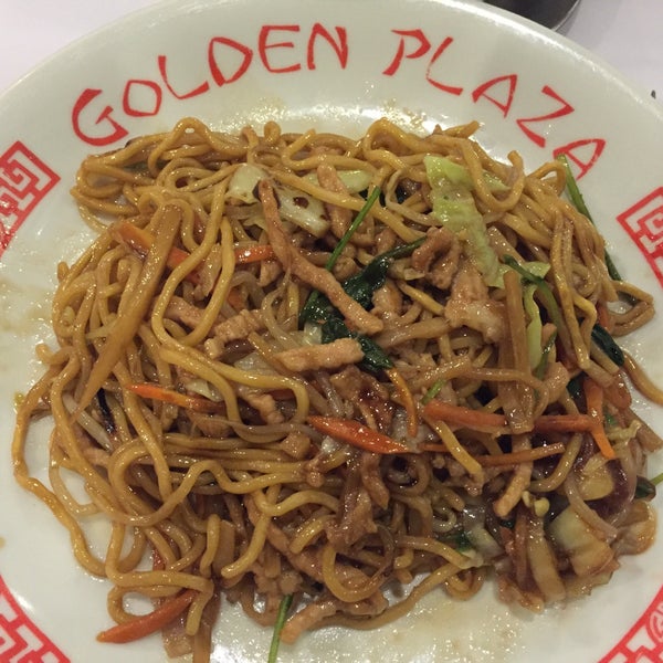 Das Foto wurde bei Golden Plaza Chinese Restaurant von Pedro L. am 2/29/2016 aufgenommen